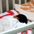 赤ちゃんが夜中に何度も起きる原因や理由は？寝ない時の対策＆対処法は？